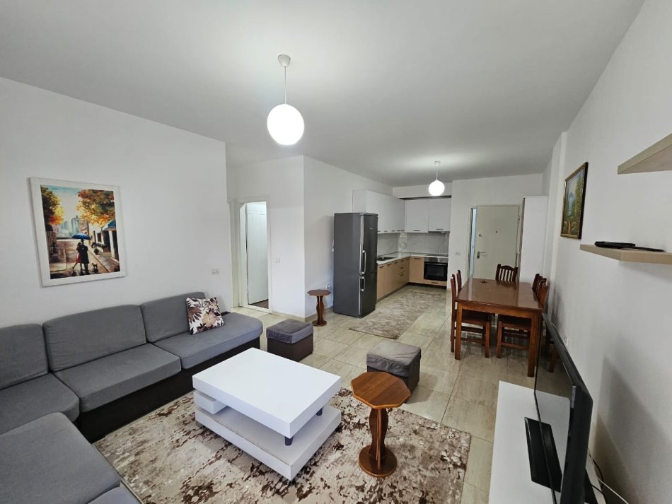 Tirane, jepet me qera apartament 2+1 , 90 m² 700 € 