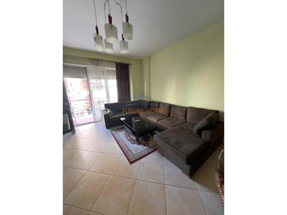 Tirane, jepet me qera apartament 2+1 Kati 2,