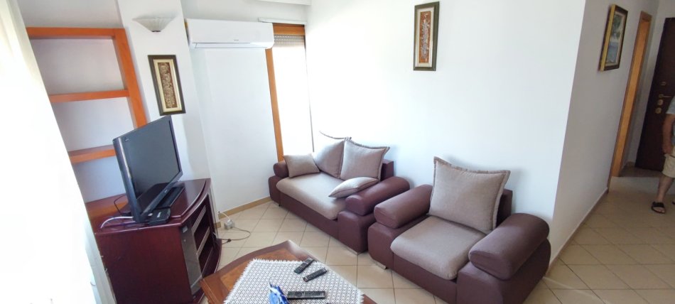 Tirane, jepet me qera apartament 1+1 , 70 m² 500 € 