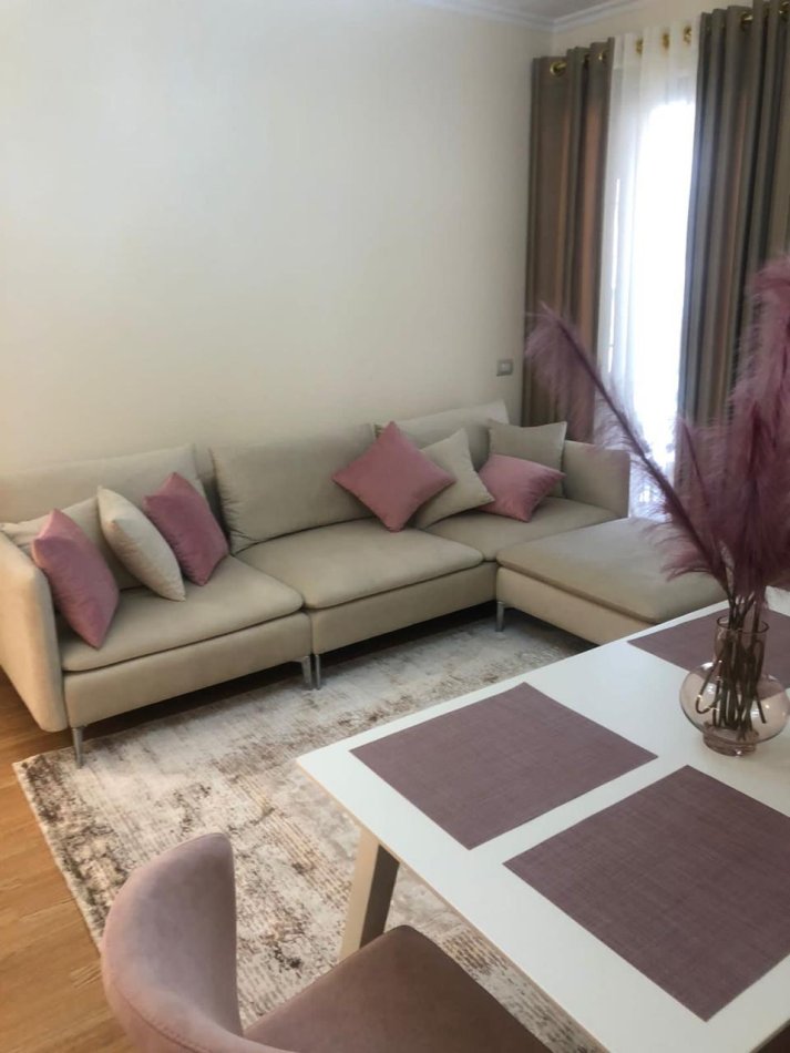 Tirane, jepet me qera apartament 2+1 Kati 5, 100 m² 1.200 € (Rruga e Kosovareve)
