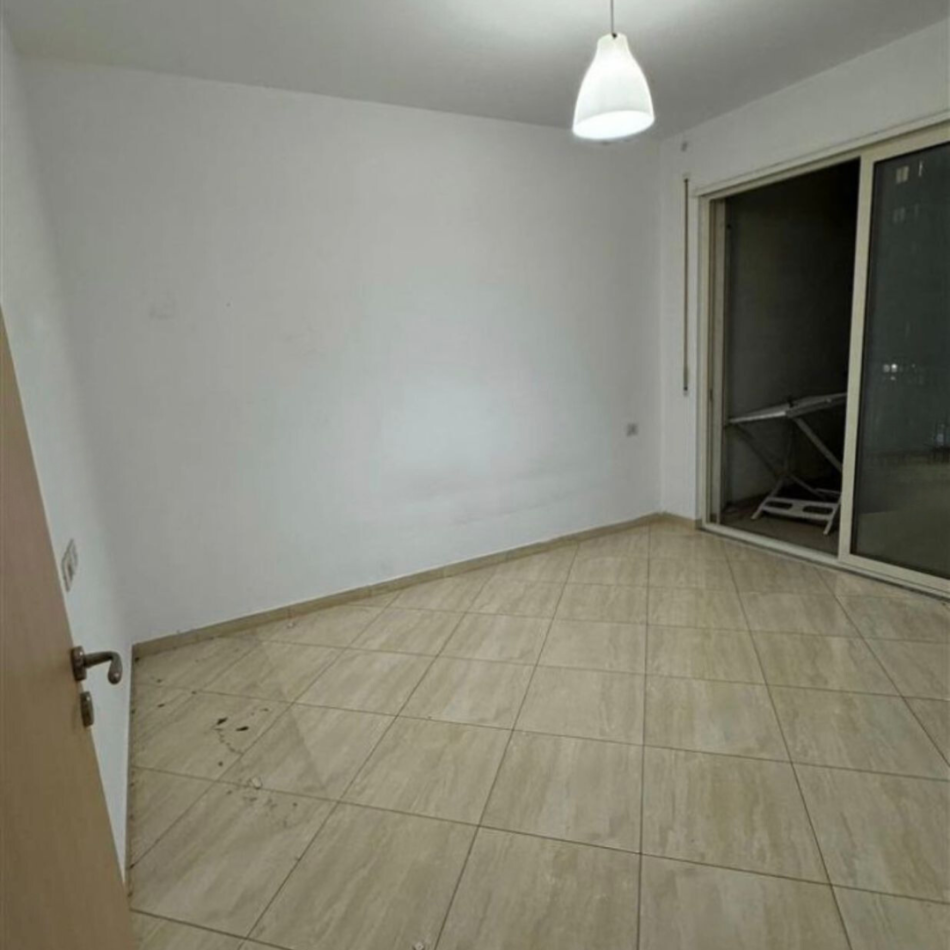 Tirane, jepet me qera zyre Kati 3, 115 m² 800 € (Astir)