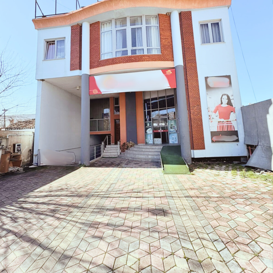 Kavaje, jepet me qera ambjent biznesi Kati 1, 800 m² (Shetitorja,Josif Budo,Kavaje)
