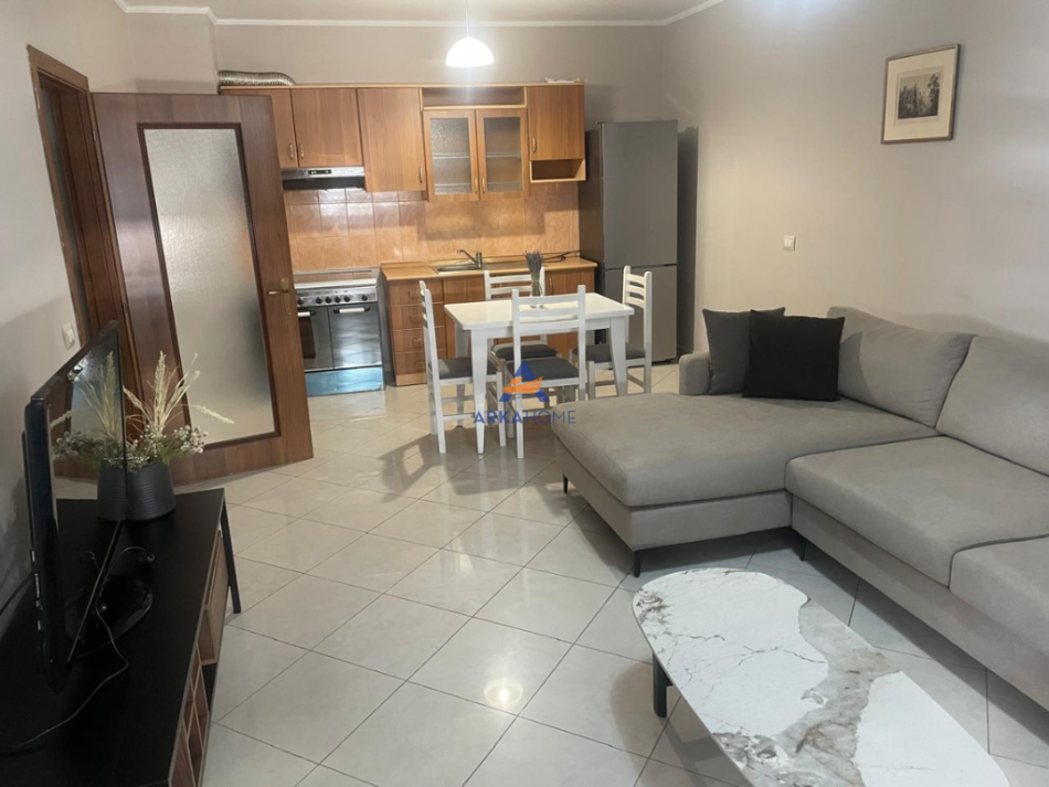 JEPET APARTAMENT ME QERA 1+1+BALLKON PRANE LION PARK,RRUGA E ELBASANIT 500 EURO.