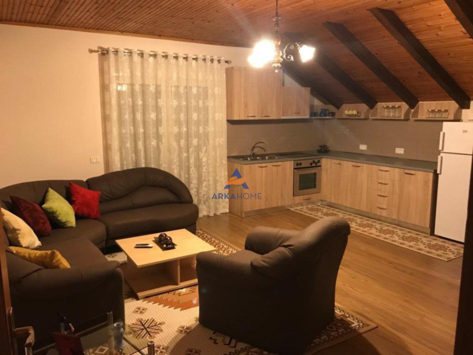 Tirane, jepet me qera apartament 3+1+Ballkon Kati 3, 120 m² 550 € (XHAMLLIKU)