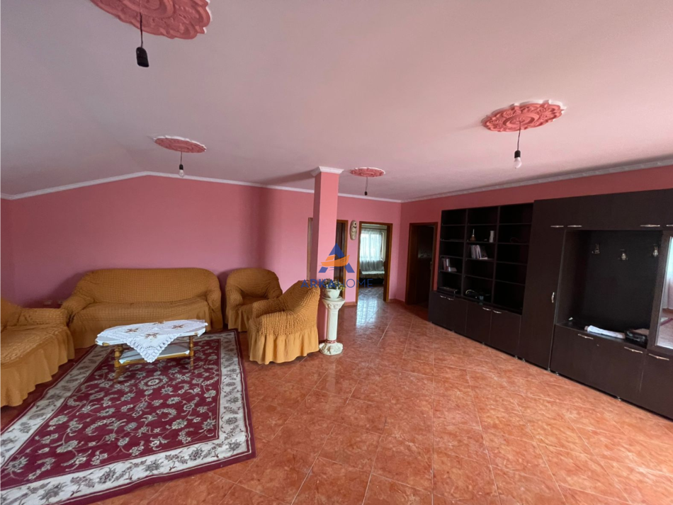 Tirane, jepet me qera shtepi 2+1+Ballkon Kati 3, 150 m² 400 € (Besnik Ceka)