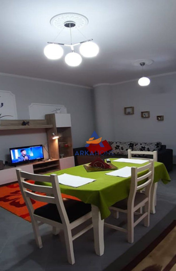 Tirane, jepet me qera apartament 1+1+Ballkon Kati 4, 70 m² 500 € 