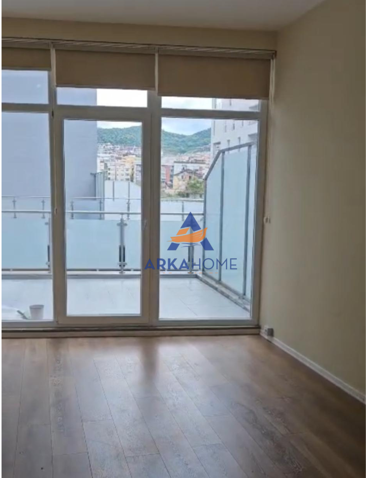 Tirane, jepet me qera zyre Kati 1, 110 m² 900 € 