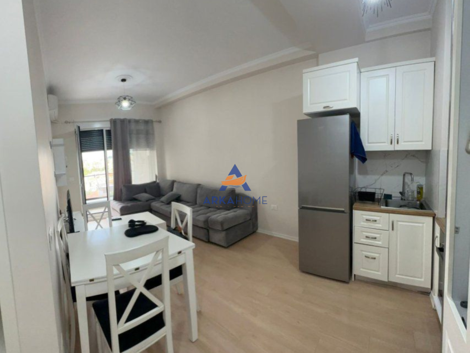 Tirane, jepet me qera apartament 1+1+Ballkon Kati 5, 60 m² 600 € 