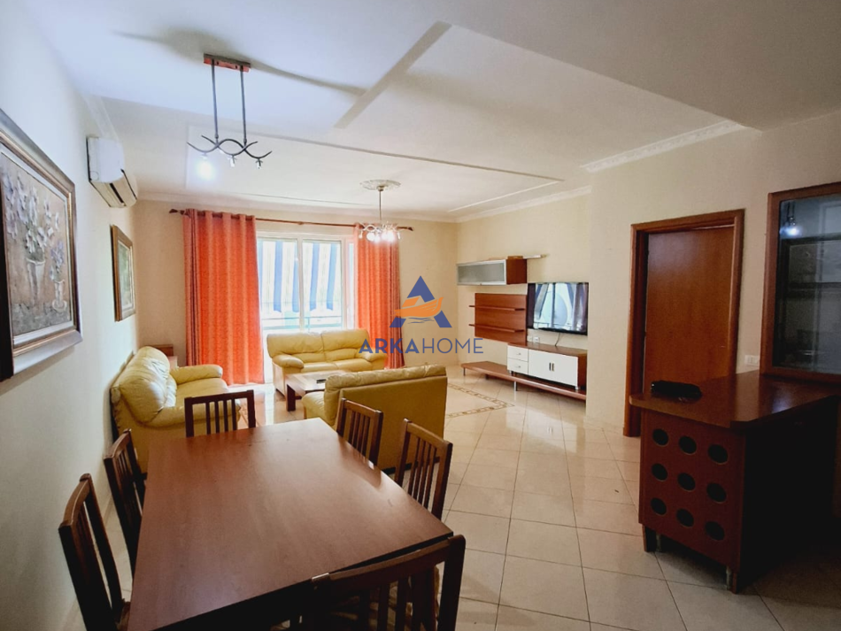 Tirane, jepet me qera apartament 2+1+Ballkon Kati 4, 125 m² 570 € 