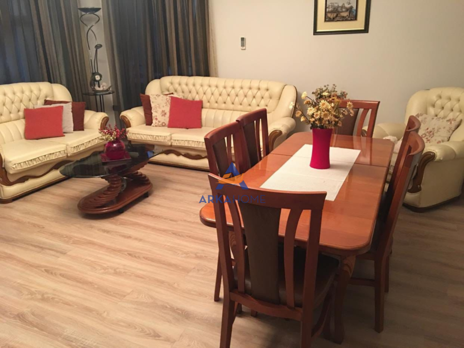 Tirane, jepet me qera apartament 1+1+Ballkon Kati 3, 100 m² 530 € (RRUGA HAXHI HYSEN DALLIU)