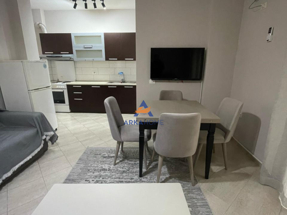 Tirane, jepet me qera 1+1+Ballkon Kati 3, 63 m² 450 € (PRANE RRUGES TEODOR RUZVELT)