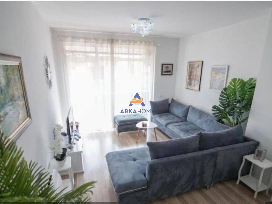 Tirane, jepet me qera apartament 1+1+Ballkon Kati 1, 67 m² 750 € (PRANË TOPTANIT,QËNDER)