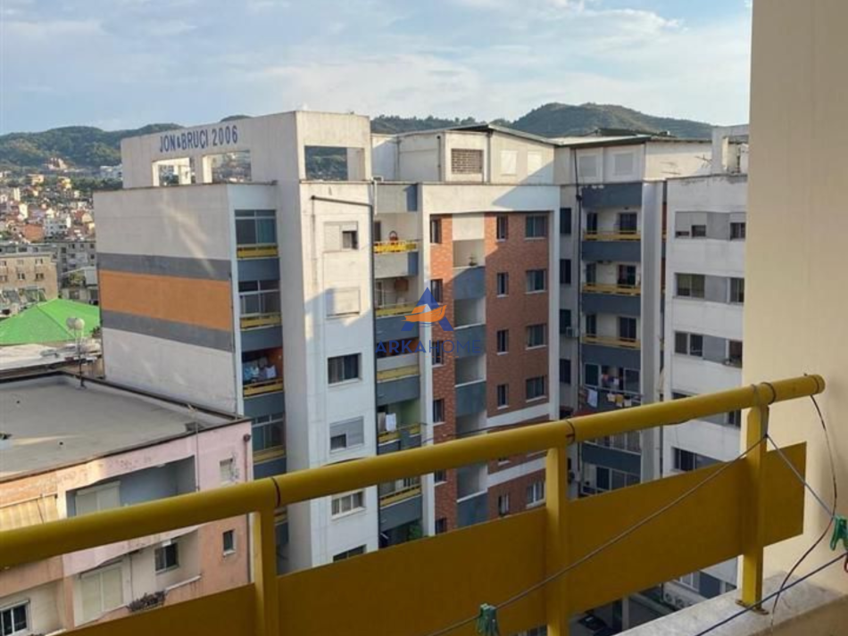 Tirane, jepet me qera apartament 2+1+Ballkon Kati 6, 100 m² 550 € (PRANE KOMPLEKSIT DELIJORGJI)