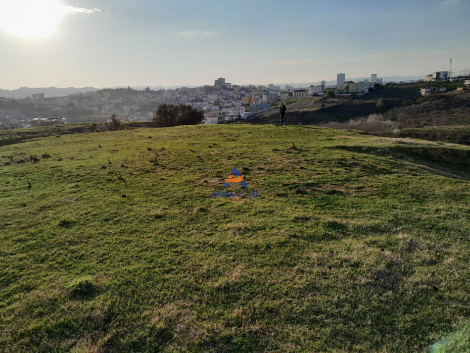 Tirane, shitet toke , 1.000 m² 160.000 € (FARKE)