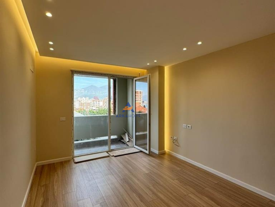 Tirane, shitet apartament 2+1+Ballkon Kati 4, 90 m² 165.000 € (GOLDEN PARK 3)