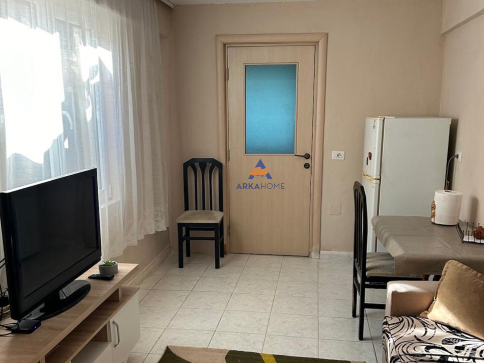 Tirane, jepet me qera apartament 1+1+Ballkon Kati 1, 67 m² 418 € (PAZARI I RI)
