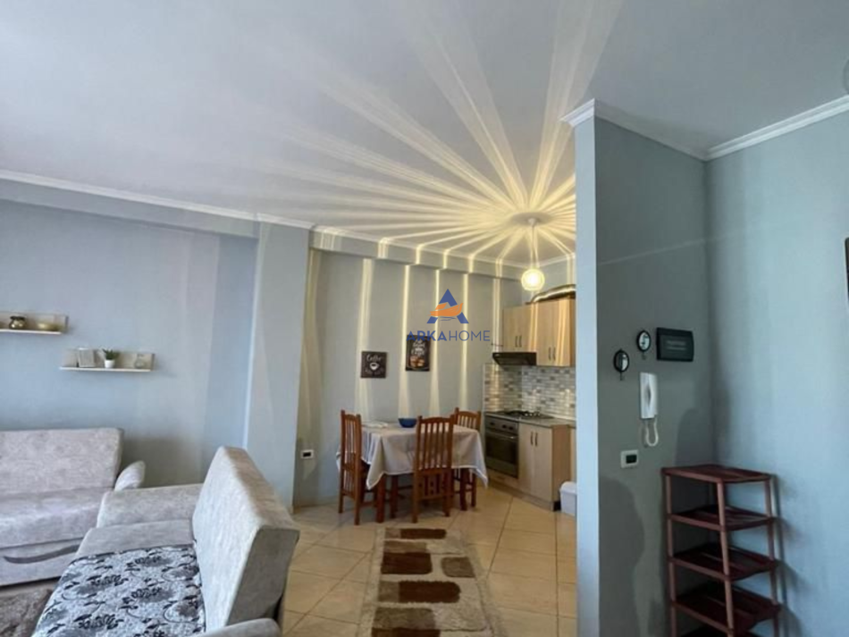 Tirane, jepet me qera apartament 1+1+Ballkon Kati 7, 74 m² 450 € (YZBERISHT)
