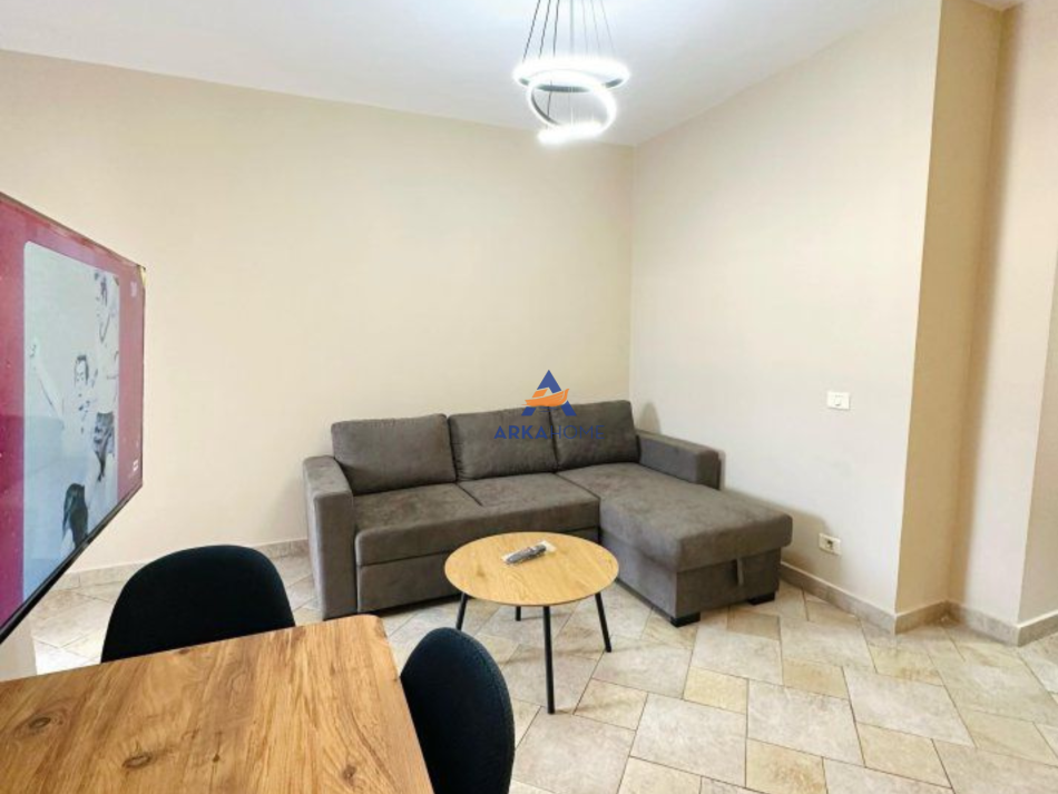Tirane, jepet me qera apartament 1+1+Ballkon Kati 15, 60 m² 600 € (9 KATESHET)