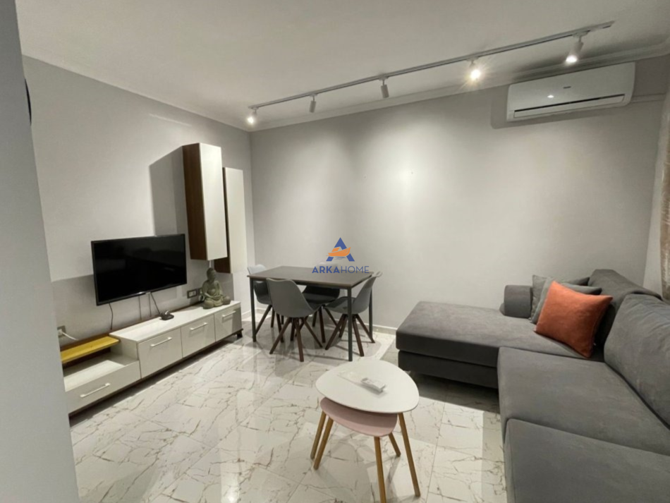 Tirane, shitet apartament 1+1 Kati 2, 60 m² 200.000 € (LIQENI ARTIFICIAL)