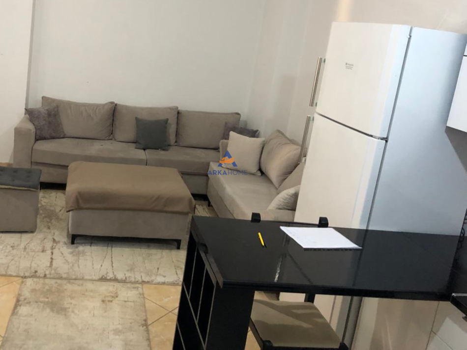 Tirane, jepet me qera apartament 1+1+Ballkon Kati 2, 58 m² 550 € (RRUGA QEMAL STAFA,QENDER)