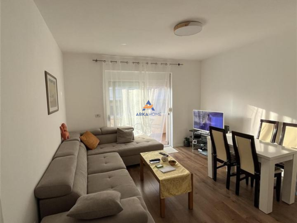 shitet apartament 2+1+Ballkon Kati 3, 81 m² 160.000 € (PRANE MATERNITETIT TE RI ,BRRYL)