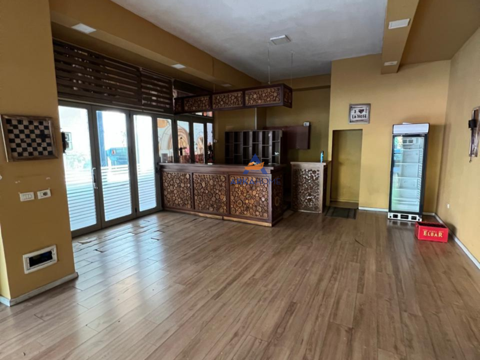 Tirane, jepet me qera ambjent biznesi Kati 1, 80 m² 1.000 € (RRUGA MINE PEZA,PROKURORIA)
