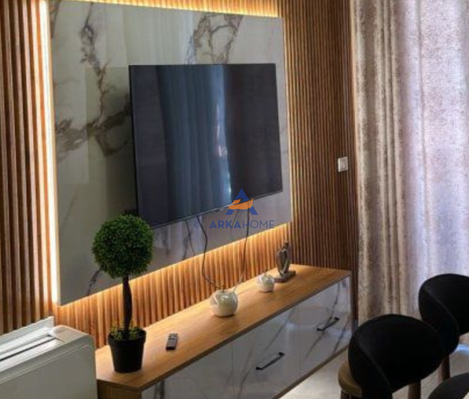 Tirane, jepet me qera apartament 1+1+Ballkon Kati 7, 65 m² 500 € (5maji)