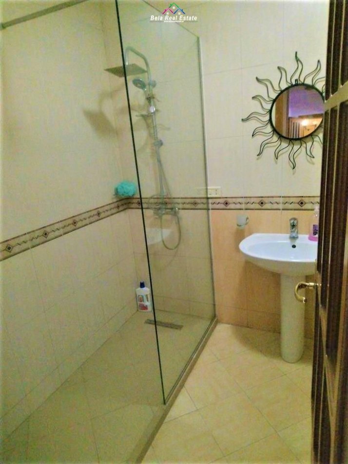 Tirane, jepet me qera apartament 2+1 Kati 8, 80 m² 600 € (QENDER)