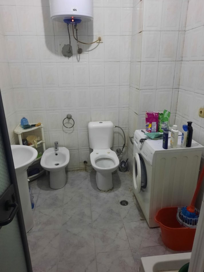 Tirane, jepet me qera apartament 1+1+Ballkon Kati 9, 78 m² 500 € (RRUGA E KAVAJES)