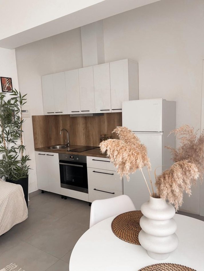 Tirane, jap me qera garsonier Kati 1, 30 m² 400 € (Ramazan Bogdani, mbrapa bllokut te magazinave)