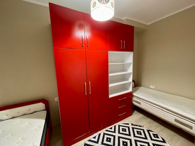 Tirane, jepet me qera apartament duplex 2+1+Ballkon Kati 1, 130 m² 600 € (Rezidenca Kodra e Diellit)