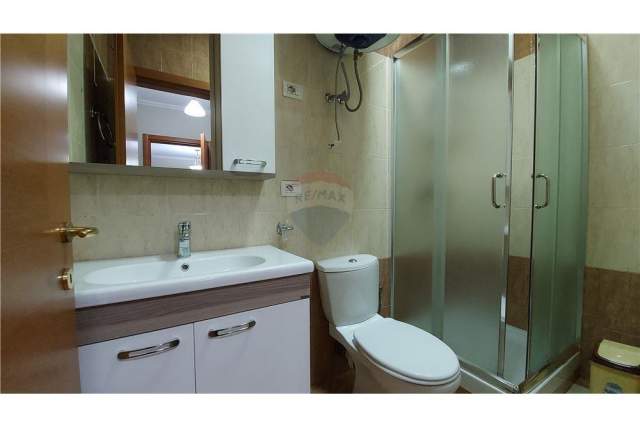 Tirane, jepet me qera apartament 3+1+A+BLK Kati 3, 122 m² 900 Euro (Rr. e Elbasanit)