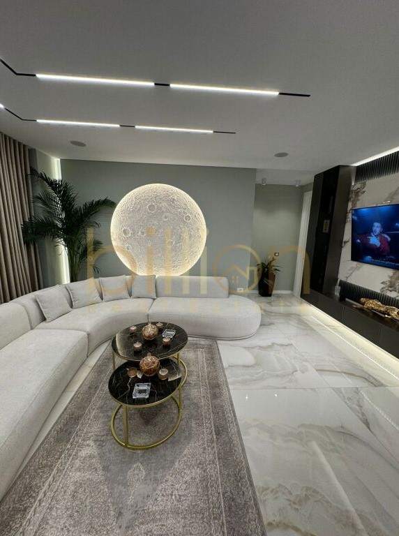 TEK BULEVARDI I RI , SHITET APARTAMENT 210 M2, LUXURY, ID: Billion3425