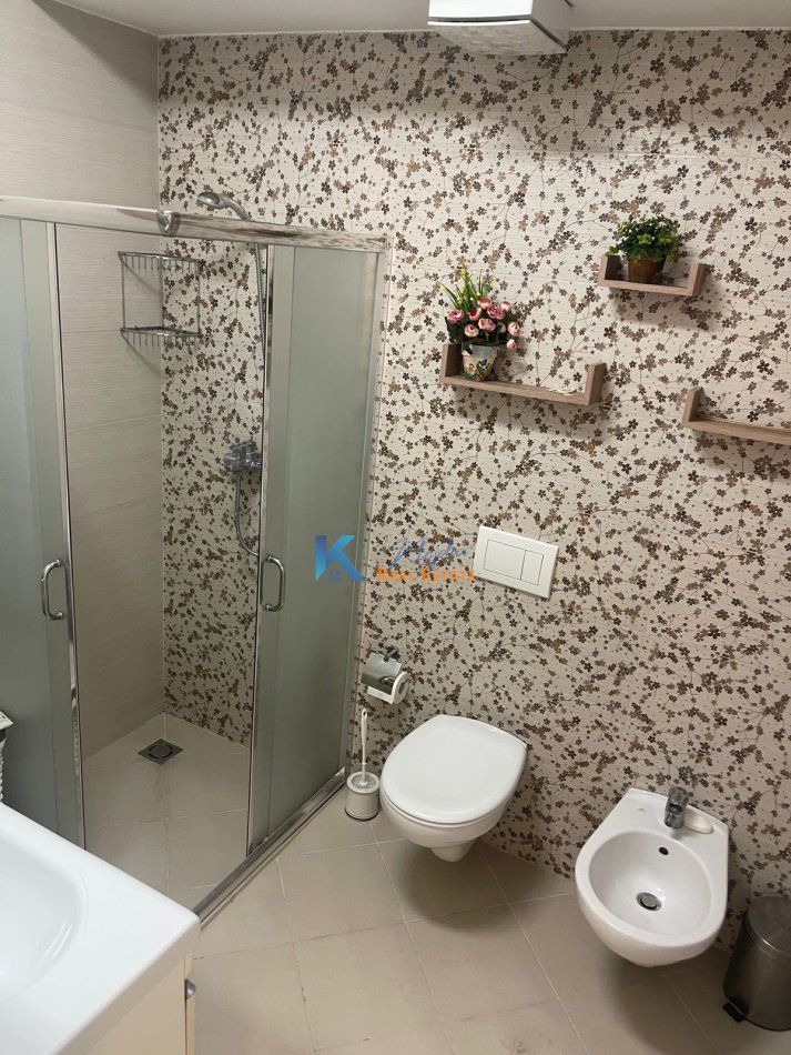 Tirane, jap me qera apartament 2+1+Ballkon Kati 5, 70 m² 850 € (Shallvaret)