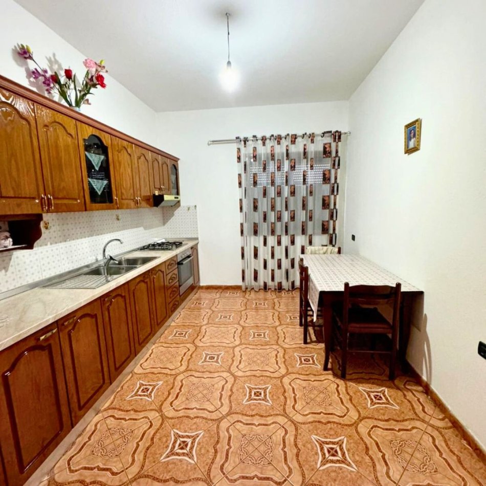Kavaje, shitet shtepi 4+1+Aneks+Ballkon Kati 2, 950 m² 139.000 € (Zona afer ish Prokurorise, Kavaje,)