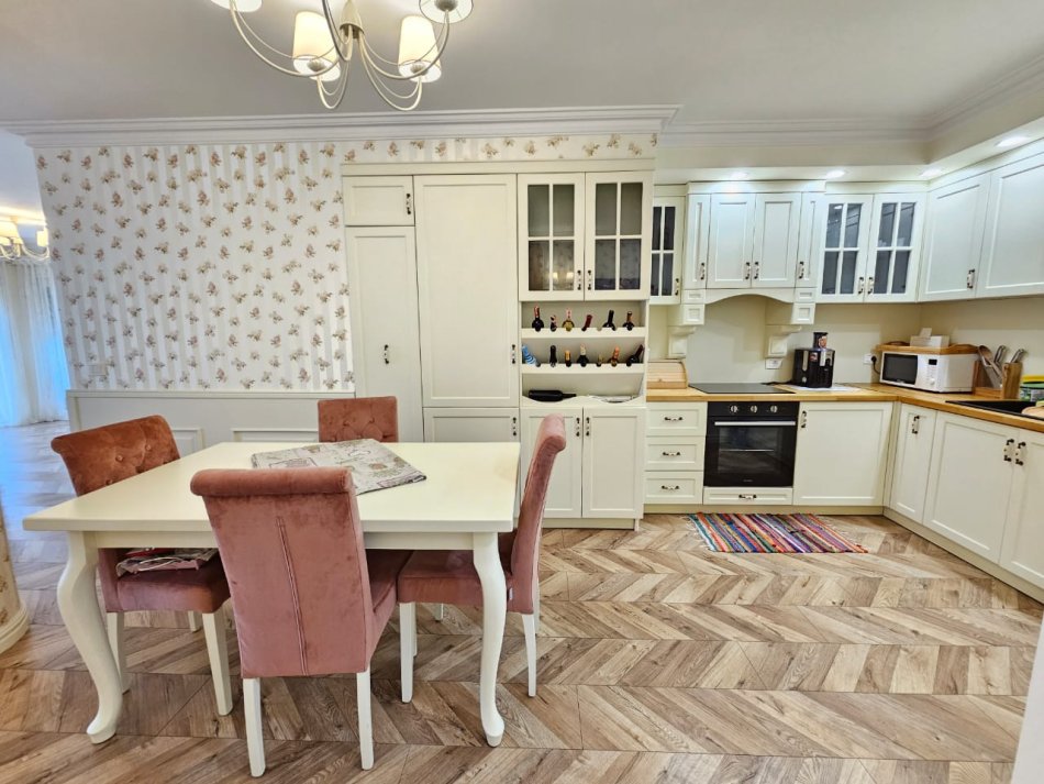 Tirane, jepet me qera apartament 2+1+Ballkon Kati 3, 126 m² 850 € (Rezidenca Kodra e Diellit)