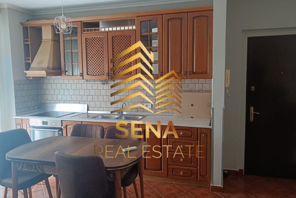 Tirane, jepet me qera apartament 2+1 Kati 4, 83 m² 500 € (Rruga Andrea Kushi)