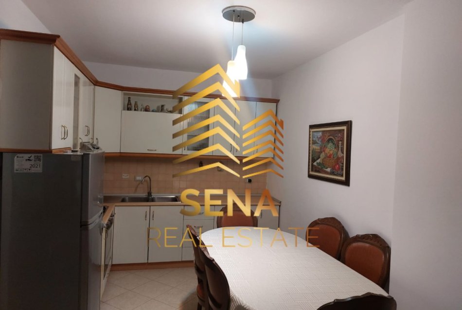 Tirane, jepet me qera apartament 1+1 Kati 7, 67 m² 500 € (Rruga Dibres)
