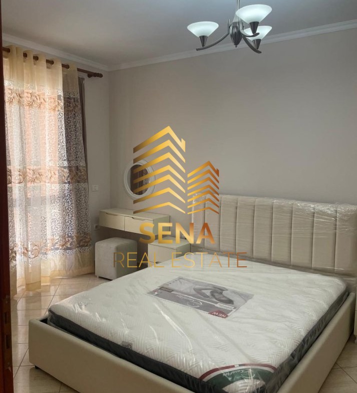 Tirane, jepet me qera apartament 1+1+Ballkon Kati 4, 69 m² 650 € (Rruga Isa Boletini)