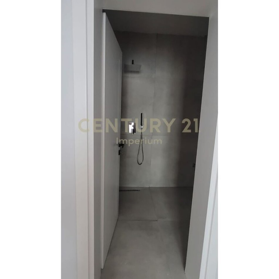 Tirane, jepet me qera apartament 2+1 Kati 9, 157 m² 1.000 € (Rruga e Durrësit)