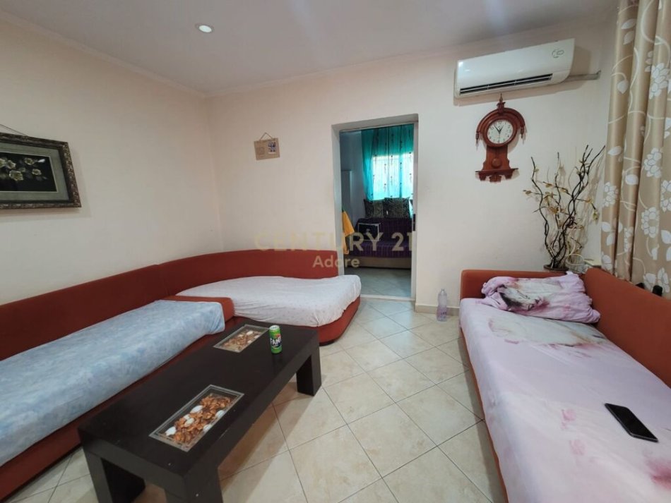 Tirane, jepet me qera Vile 2 Katshe , 214 m² 400 € (Yzberisht, pranë Shkollës Myslym Shima)