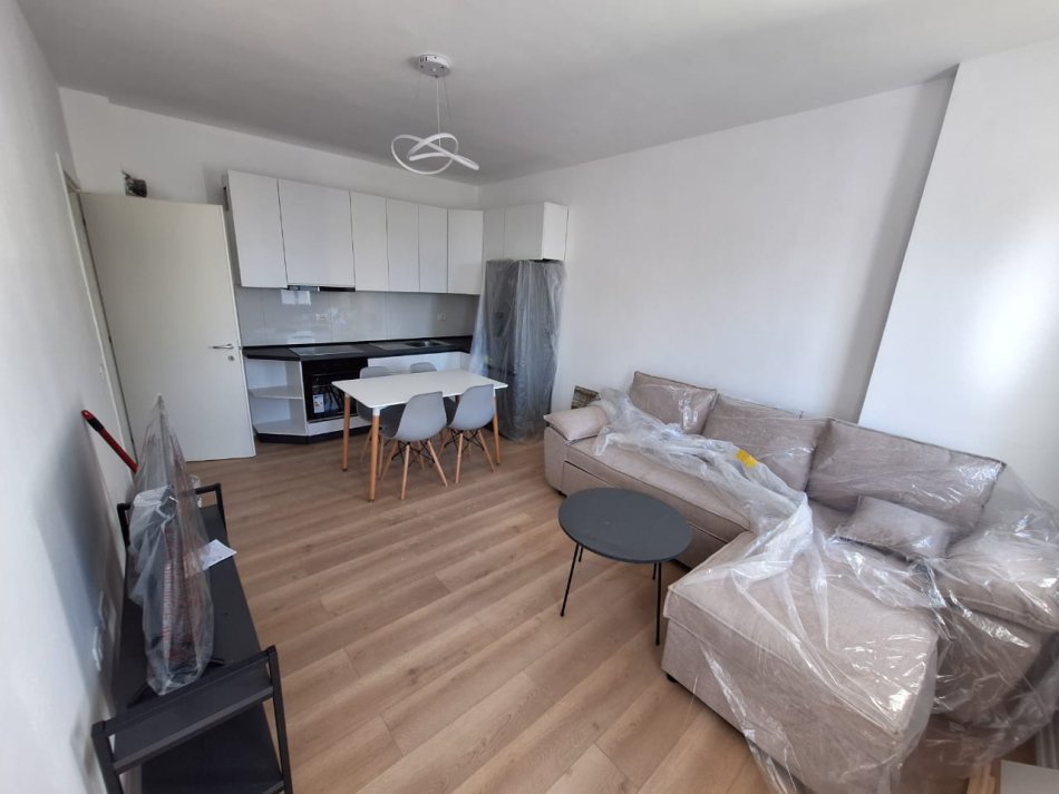 Tirane, jepet me qera apartament 1+1 Kati 6, 75 m² 550 € (Ish-Fusha e Aviacionit)