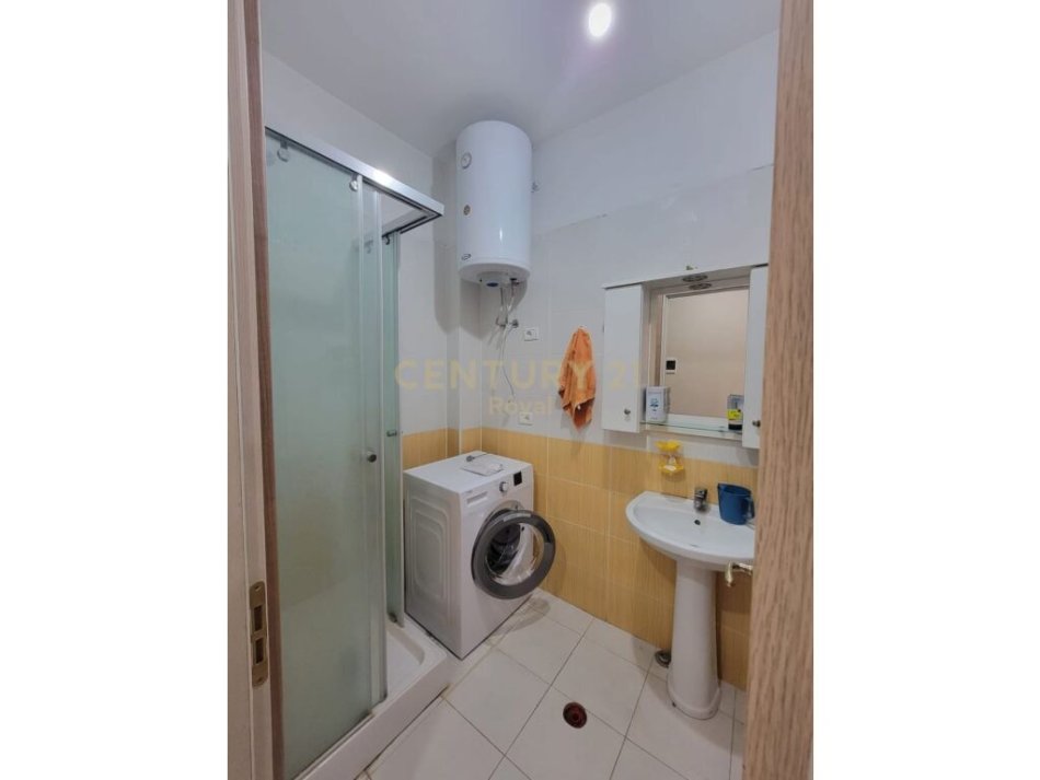 Tirane, jepet me qera apartament 1+1 Kati 7, 51 m² 430 € ( Vendndodhja: Kompleksi Fratari, Astir, Tiranë, Shqipëri)