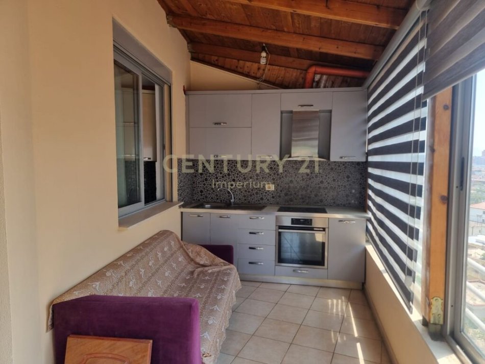 Tirane, jepet me qera apartament 3+1 Kati 7, 79 m² 450 € (Yzberisht)