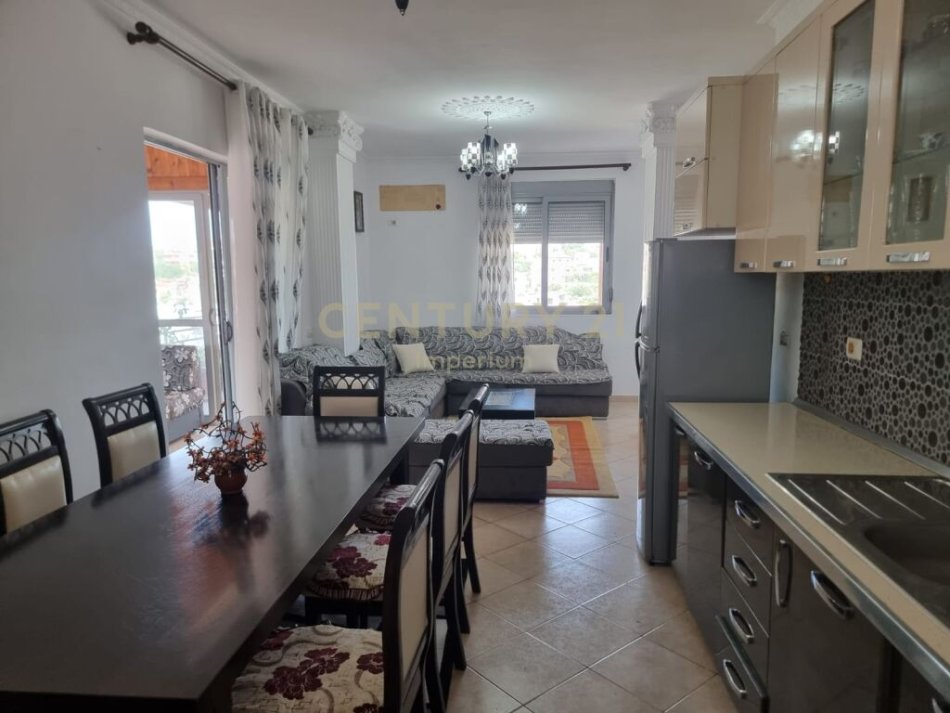 Tirane, jepet me qera apartament 3+1 Kati 7, 79 m² 450 € (Yzberisht)