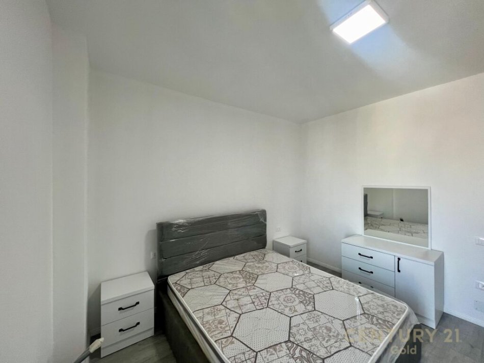 Tirane, jepet me qera apartament 1+1 Kati 10, 75 m² 500 € (Rruga e Dibrës, pranë Farmacia 10.)