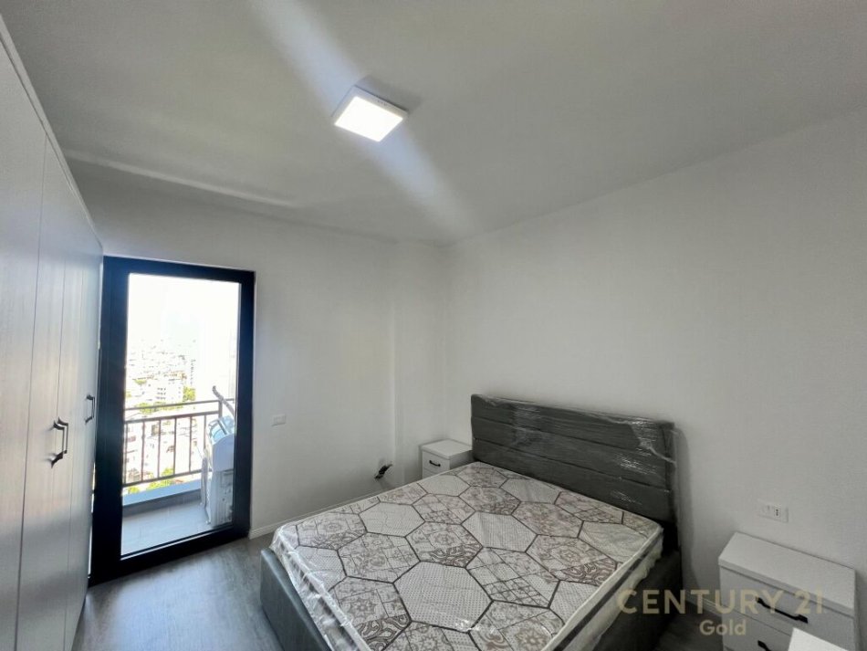 Tirane, jepet me qera apartament 1+1 Kati 10, 75 m² 500 € (Rruga e Dibrës, pranë Farmacia 10.)