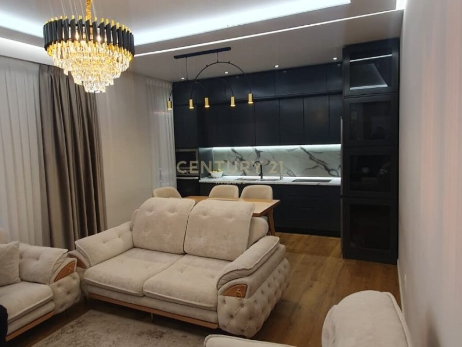 Tirane, jepet me qera apartament 2+1 Kati 6, 104 m² 1.000 € ( Adresa: Kompleksi Arlis, Rruga e Dibrës, Farmacia 10, Tiranë)