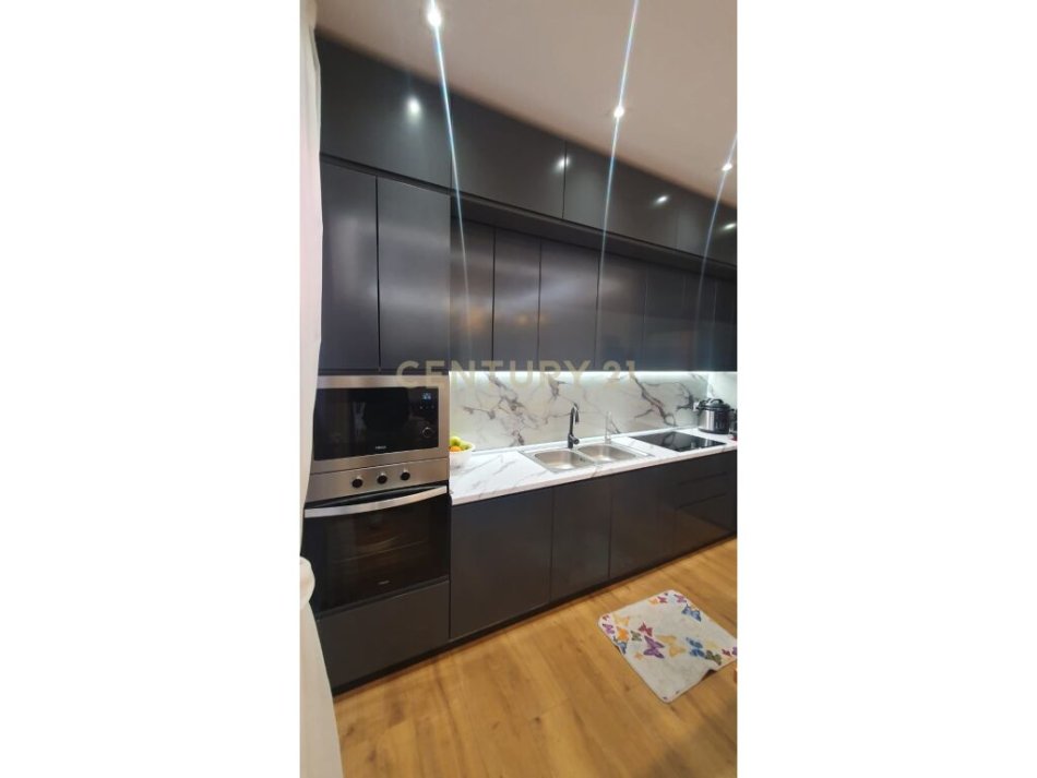 Tirane, jepet me qera apartament 2+1 Kati 6, 104 m² 1.000 € ( Adresa: Kompleksi Arlis, Rruga e Dibrës, Farmacia 10, Tiranë)