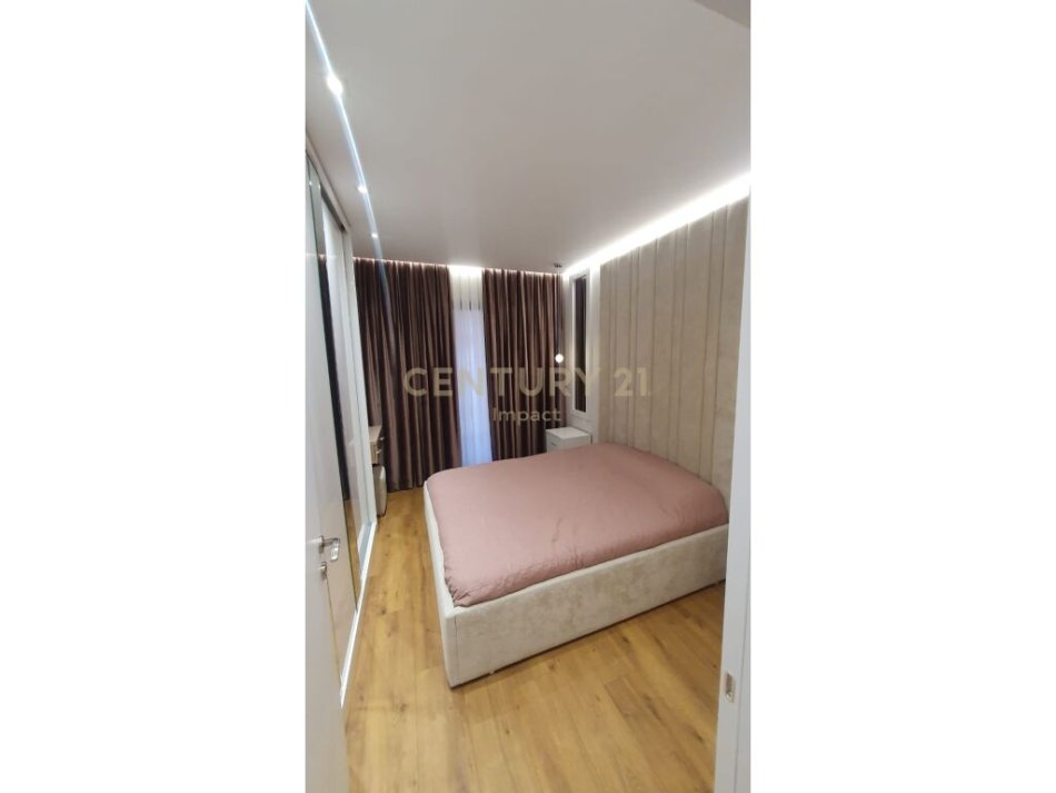 Tirane, jepet me qera apartament 2+1 Kati 6, 104 m² 1.000 € ( Adresa: Kompleksi Arlis, Rruga e Dibrës, Farmacia 10, Tiranë)